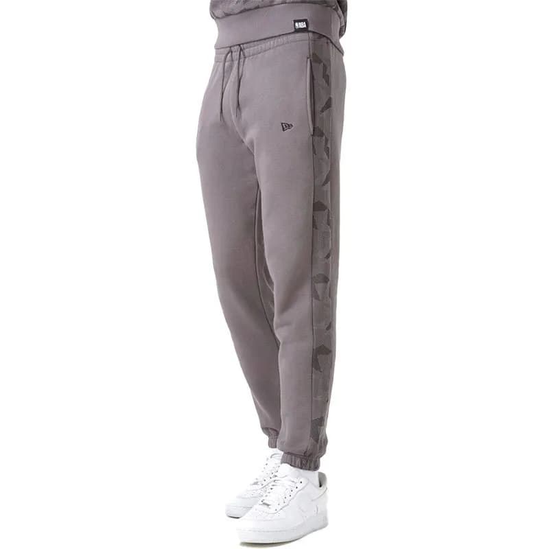 Featured product image of new-era-mens-joggers-geo-stripe-camo-trousers-grey